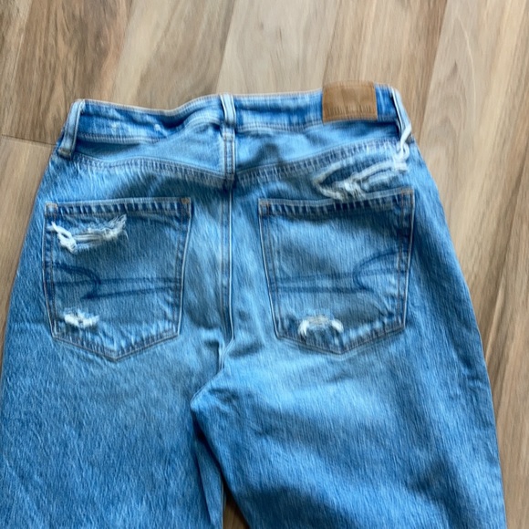Relisted American Eagle Distressed Mom jean size 2 short - Picture 14 of 16